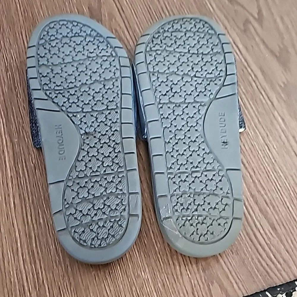 - Mens Hey Dude Slides size 9